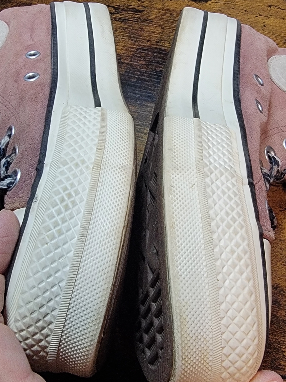 Converse Chuck Taylor 70 Suede Hi - Picture 8 of 12